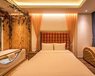 Mai Hotel - Hanoi - Bedroom