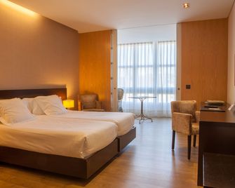 Hotel San Miguel - סנטיאגו דה קומפוסטלה - חדר שינה