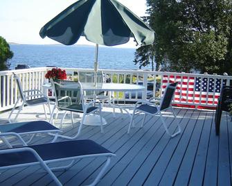 Ocean Point, Maine Cottage Weekly Rental - East Boothbay - Balcón