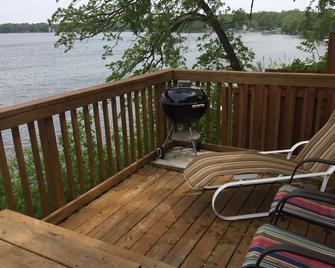 Small Cottage Huge Lake Views - Stoughton - Balcony