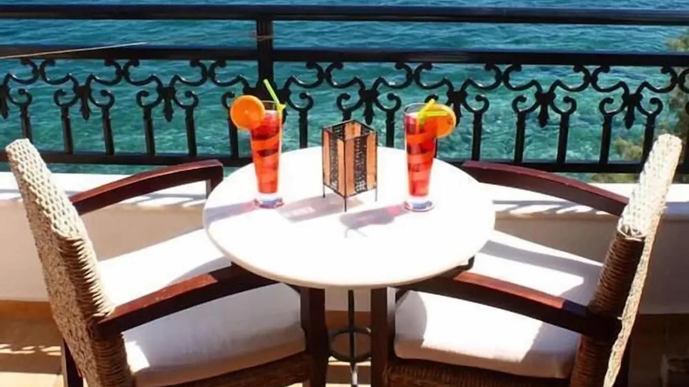 Kekrifalia Hotel