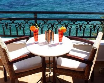 Kekrifalia Hotel - Skala - Balkon