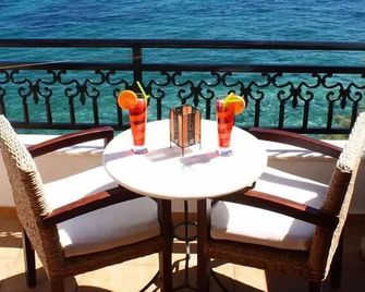 Kekrifalia Hotel - Skala - Varanda