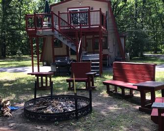 Great Vacation Home Near Tippy Dam, In The Manistee National Forest - Wellston - Patio