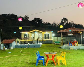 Hill side 23 villa - Karjat - Innenhof