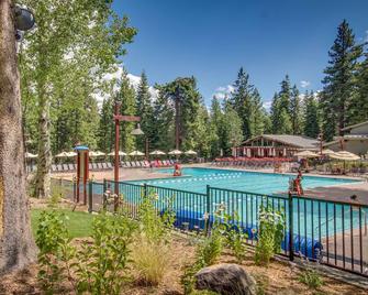 Rustic Suite in the Heart of Northstar - Easy Access to Lifts & Hiking - Truckee - Pool