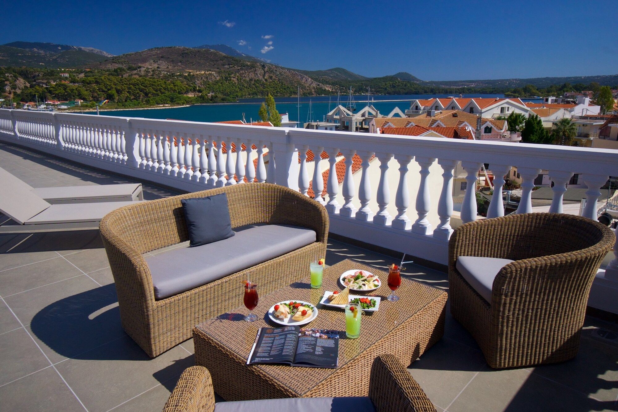 أينوس هوتل - ارغوستولي - شرفة