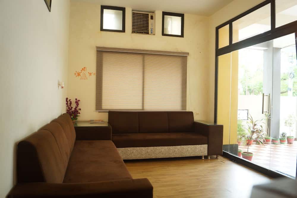 Hotel Sunrise Inn - Kota - Wohnzimmer