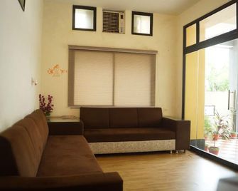 Hotel Sunrise Inn - Kota - Living room