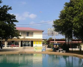 Samui Lakeside Hostel - Adults Only - Koh Samui - Piscina