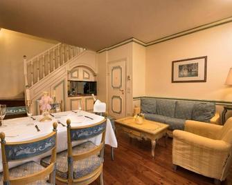 اي بي فيلاس لو فيلي ديل ليدو ريزورت - البندقية - غرفة طعام