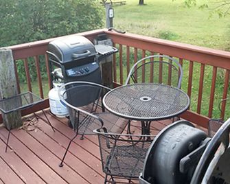 Authentic Caboose Rental Near The Little - Sparta - Balcón