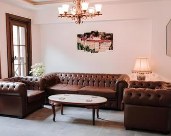 Iskalita Otel - Macka - Lounge