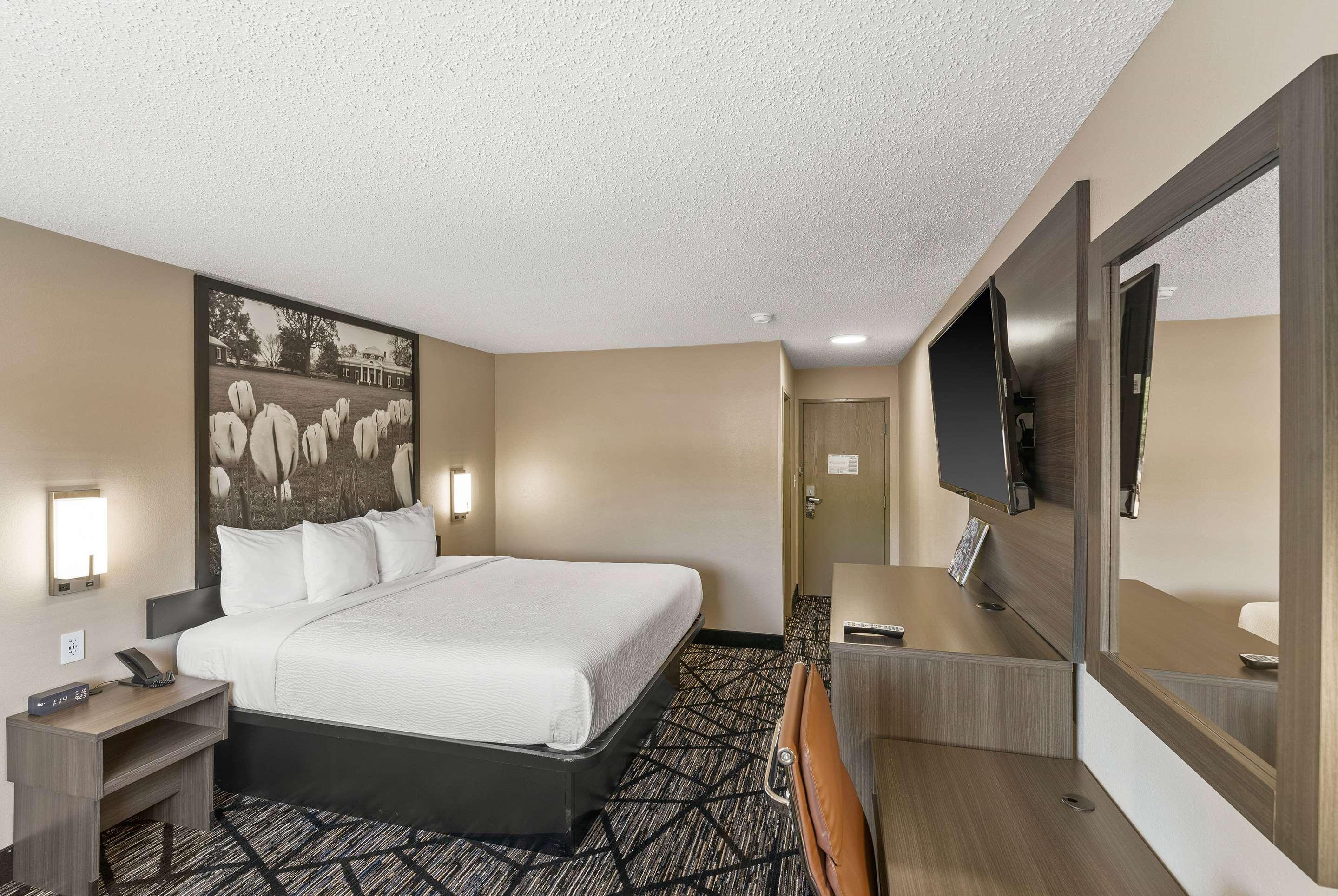 Super 8 by Wyndham Charlottesville