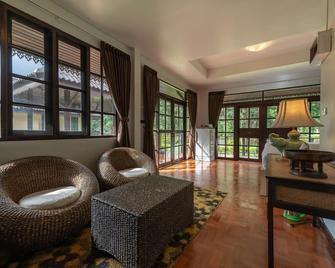Doi Inthanon Riverside resort - Chom Thong - Sala de estar