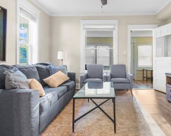 Families Come Stay DT Libertyville near Naval Base - Libertyville - Obývací pokoj