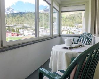 Apartment Chesa Ova Cotschna 305 by Interhome - St. Moritz - Balkon
