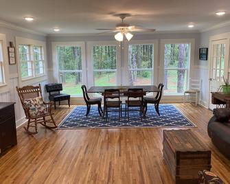 Juju's Pond House on Smith Pond - Dothan - Dining room