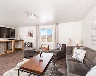 Perfect for outdoor adventurers & couples; near Glenwood, hot springs & skiing - New Castle - Sala de estar