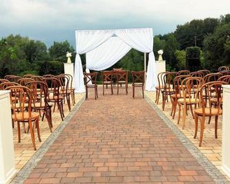Hotel Nosselia - Nasielsk - Patio