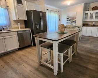Thomas House - Hammond - Kitchen