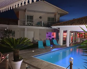 Aresia - Arès - Zwembad