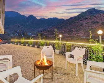 Palm Aryan Pause by the Stream Resort - Mussoorie - Building