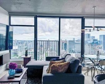 Luxury 40th Floor Sky-View Apartment In The Heart Of Downtown Vancouver - Vancouver - Wohnzimmer