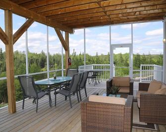 Recently built cabin with a million dollar view - Eagles View - Kenora - Balkon