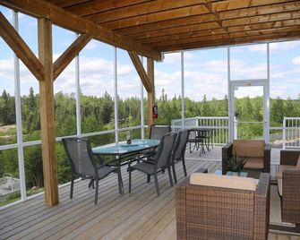 Recently built cabin with a million dollar view - Eagles View - Kenora - Balcony
