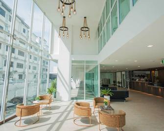 B2 Nakhonsawan Premier Hotel - Nakhon Sawan - Lobby