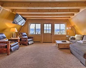 4 BR A-Frame Cabin- 15 mins to Winter Park - Tabernash - Sala de estar