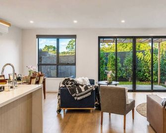 Puddings Home Brand New 4BR Townhouse in Oakleigh - Oakleigh