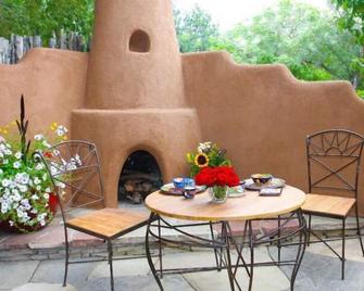 Antigua Inn-Private Historic East Side property steps from the Plaza. - Santa Fe - Patio