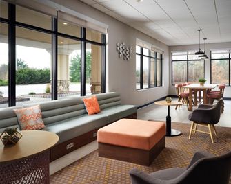 Holiday Inn & Suites Marlborough By IHG - Marlborough - Lounge
