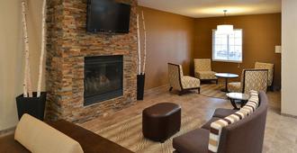 MainStay Suites Fargo - Fargo - Living room