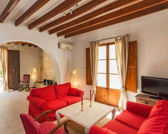 Authentic village house with sea views in the heritage district of Andratx - Andratx - Wohnzimmer