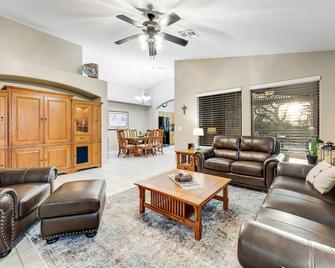Hillview Haven - Mesa - Living room