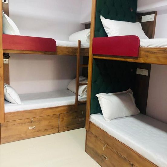 Everest Stays Rooms and Dormitory image 1