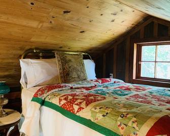 Hidden Gem log cab near crater of diamonds - Washington - Schlafzimmer