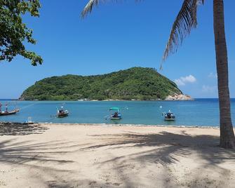 Maehaad Bay Resort - Ko Pha Ngan - Beach