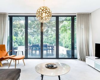 Leafy Inner City Apartment Camperdown - Sydney