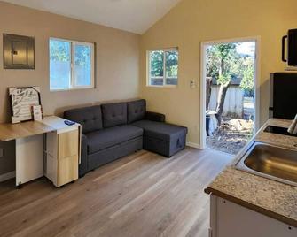 Couple's Peaceful Getaway - 4 Minutes from Village - Julian - Sala de estar