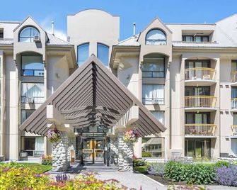 Luxury 2-Bed Whistler Village - ウィスラー - 建物