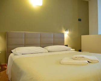 Locanda Blum In - Fino Del Monte - Schlafzimmer