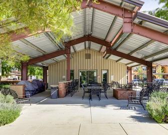 Charming Patterson Condo w/ Grilling Stations - Patterson - Patio