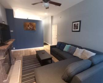 Beautiful 2 Bedroom located in a Unique Private Park. Near Beaches Near Downtown - Chicago
