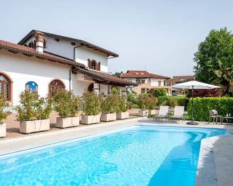 Holiday Home Collina San Ponzio by Interhome - Barolo - Bể bơi