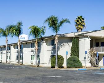 Motel 6 Merced, CA - Merced - Building