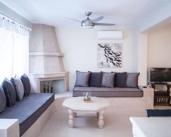 Porto Koundouros Beach And Villas - Pisses - Obývací pokoj